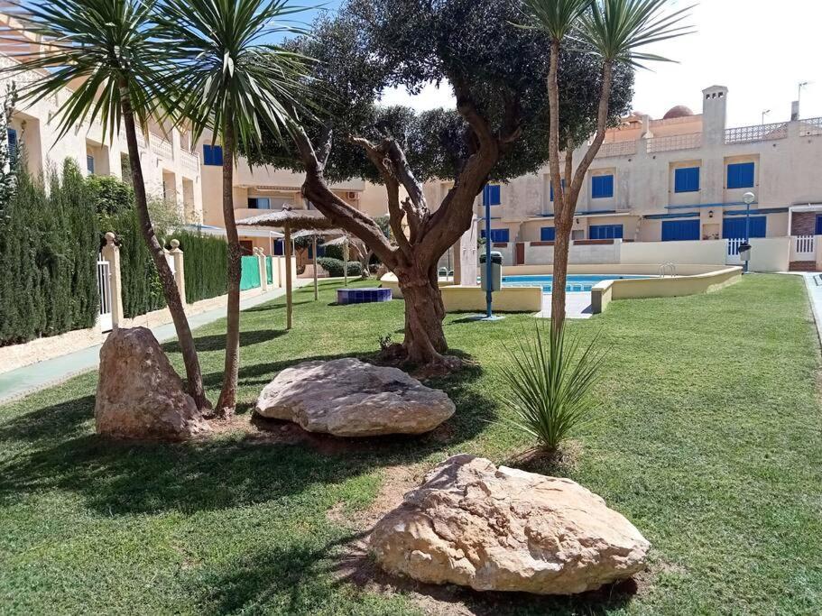 Apartamento En Los Nietos Con Piscina Comunitaria. Bagian luar foto