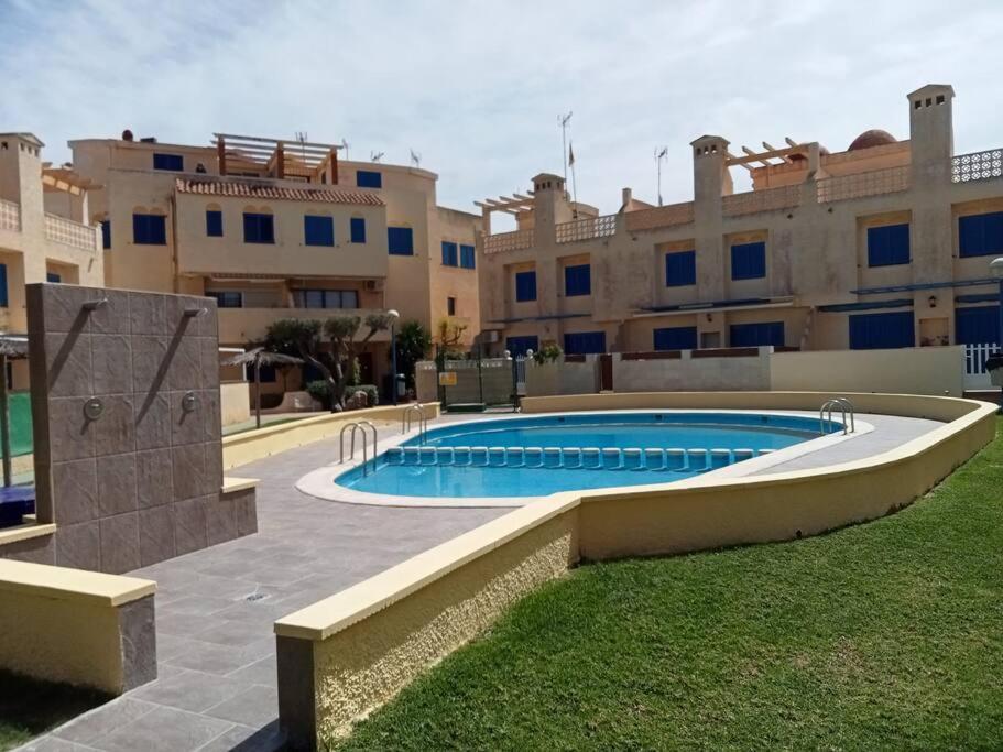 Apartamento En Los Nietos Con Piscina Comunitaria. Bagian luar foto